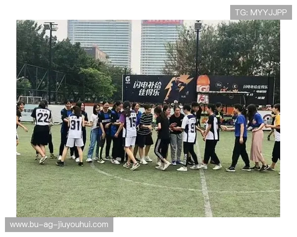 梦幻绿茵足球夜灯玻璃款点亮激情赛场与热爱之夜